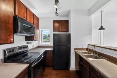 Main picture of 1901 Crossing Pl