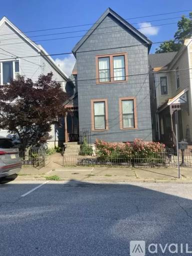 Main picture of 518 E 2nd St