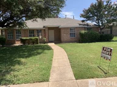 Main picture of 2040 Garden Crest Ln