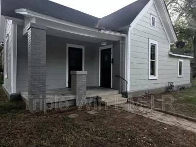 Main picture of 1300 W 10th St