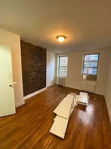 Main picture of 13 E 14th St
