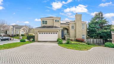 Main picture of 11 Parkgrove Dr