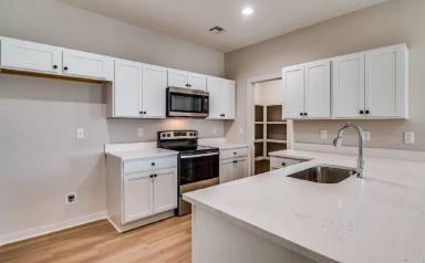 Main picture of 212/14 Mendocino