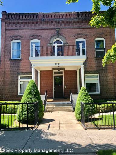 Main picture of 1211 W Washington St