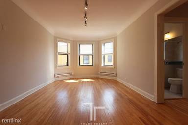 Main picture of 2317 1/2 N Rockwell St