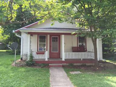 Main picture of 102 S Clark St