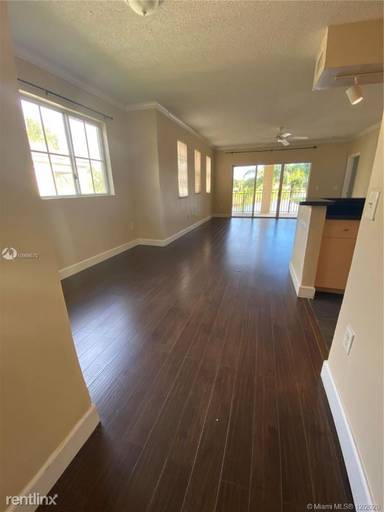 Main picture of 2499 Centergate Dr