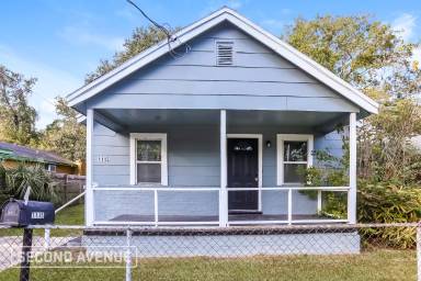 Main picture of 1115 W 22nd St