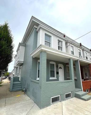Main picture of 1240 Elm St