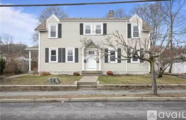 Main picture of 1032 Smithfield Ave