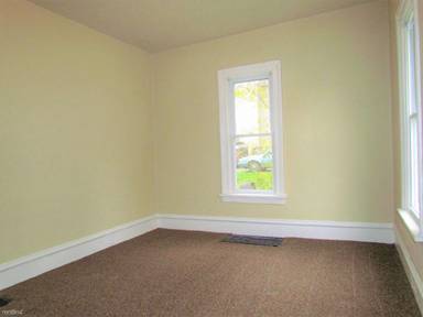 Main picture of 804 Clancy Ave NE