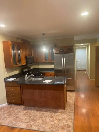 Main picture of 2724 W Lunt Ave