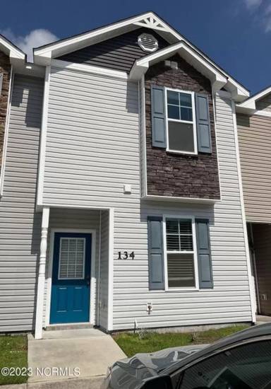 Main picture of 104 Waterstone Ln