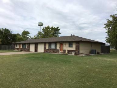 Main picture of 411 W Jewell St