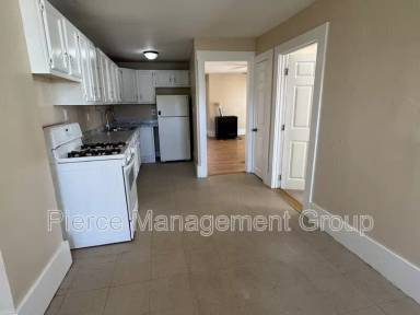 Main picture of 521 Massabesic St