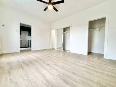 Main picture of 245 N Kenmore Ave