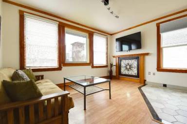 Main picture of 2102 Grand Ave