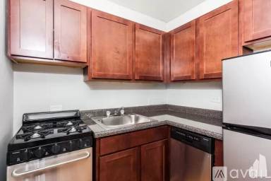 Main picture of 815-23 W Cornelia Ave