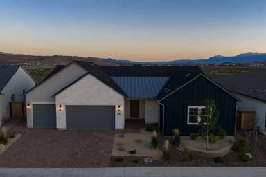 Main picture of 1561 Evangeline Dr