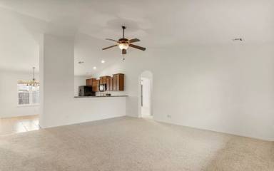 Main picture of 14841 S Glenn St