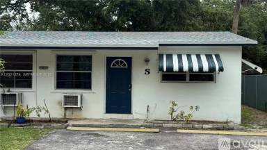 Main picture of 4940 SW 28th Ter