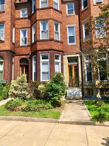 Main picture of 2729 Saint Paul St