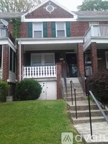 Main picture of 1560 Fort DuPont St SE