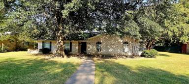 Main picture of 3025 Arapaho Rd