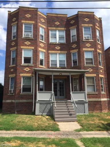 Main picture of 643 W Main St