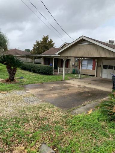 Main picture of 4700 Beaumont Ave