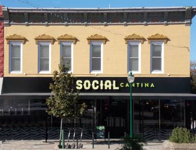 Main picture of 105 N College Ave