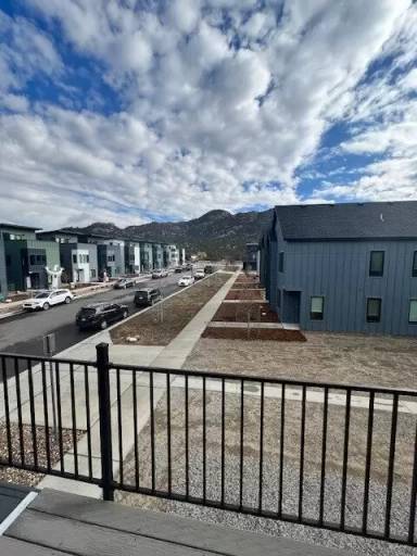 Main picture of 597 N Railroad