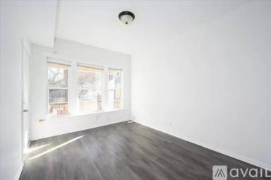 Main picture of 932 N Hamlin Ave