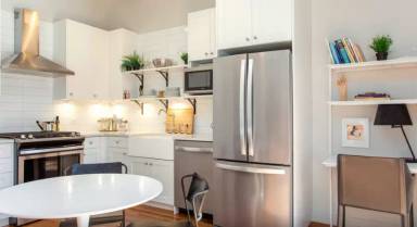 Main picture of 887 N La Salle Dr