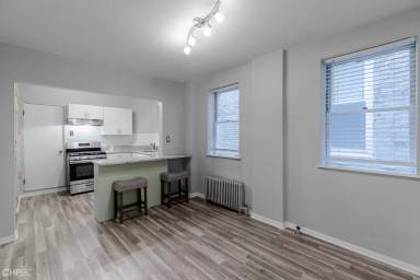 Main picture of 2427 S Oakley Ave