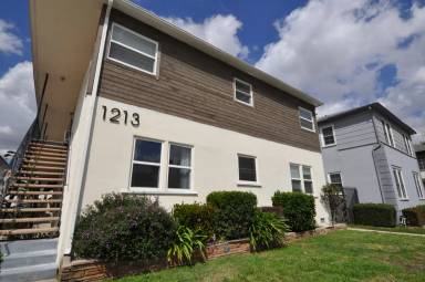 Main picture of 1213 S Orange Grove Ave