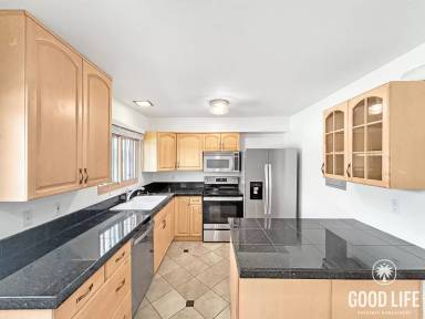 Main picture of 2666 Worden St