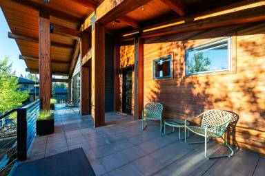 Main picture of 19077 Mt McLoughlin Ln