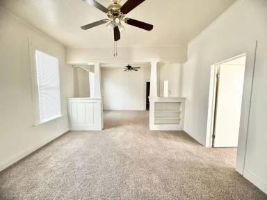 Main picture of 232 Oak St