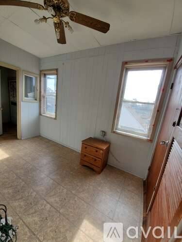 Main picture of 2943 W 63rd St