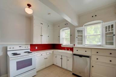 Main picture of 1216 1/2 W State St