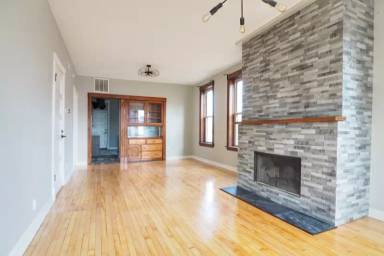 Main picture of 1646 W Cortland St