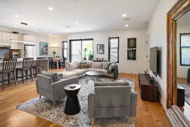 Main picture of 211 Condor St