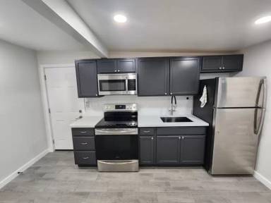 Main picture of 3316 W Jefferson St