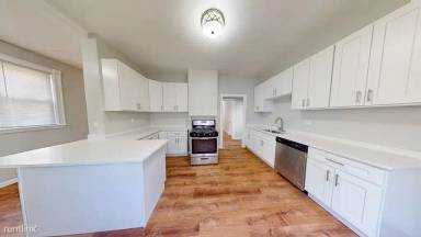 Main picture of 18 Pleasant St