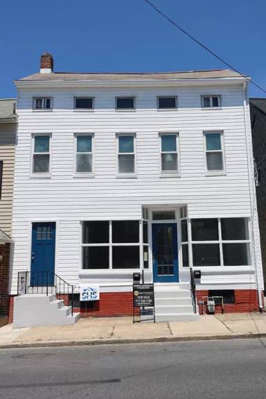Main picture of 451 Cherry St