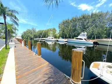 Main picture of 6245 Bay Club Dr
