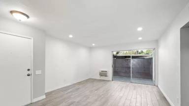 Main picture of 7932 Mission Center Ct