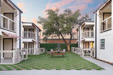 Main picture of 9511 Contessa Dr