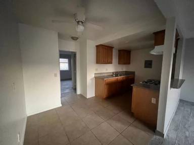 Main picture of 1007 E Deodar St